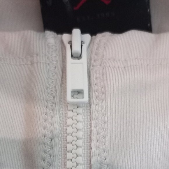 NIKE JORDAN zip front sports bra - Picture 8 of 9